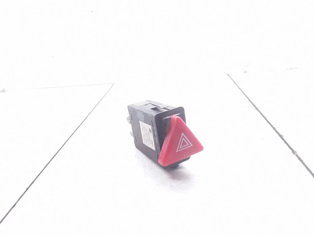 Hazard light switch – Skoda Octavia Mk1 (1U) (1996-2004)