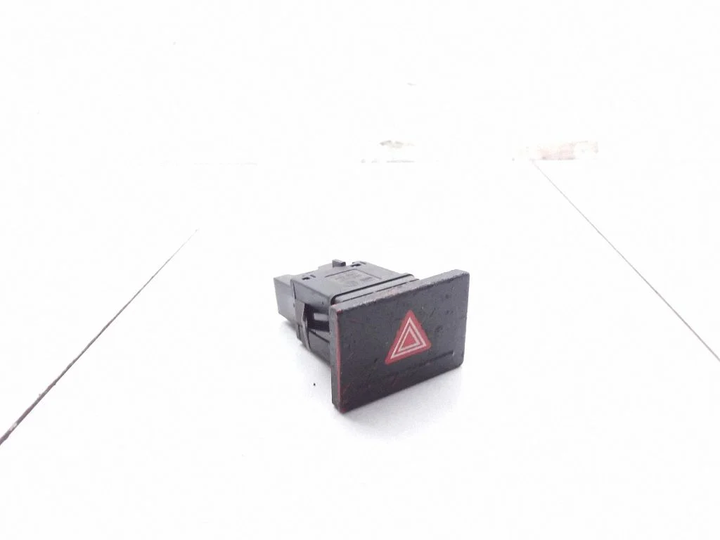 Hazard light switch – Volkswagen Touareg I (2002-2010)