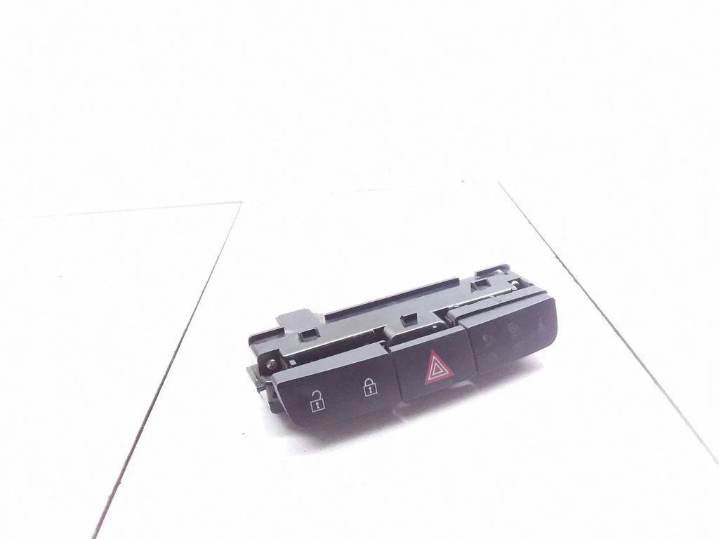 Hazard light switch – Opel Insignia A (2008-2017)