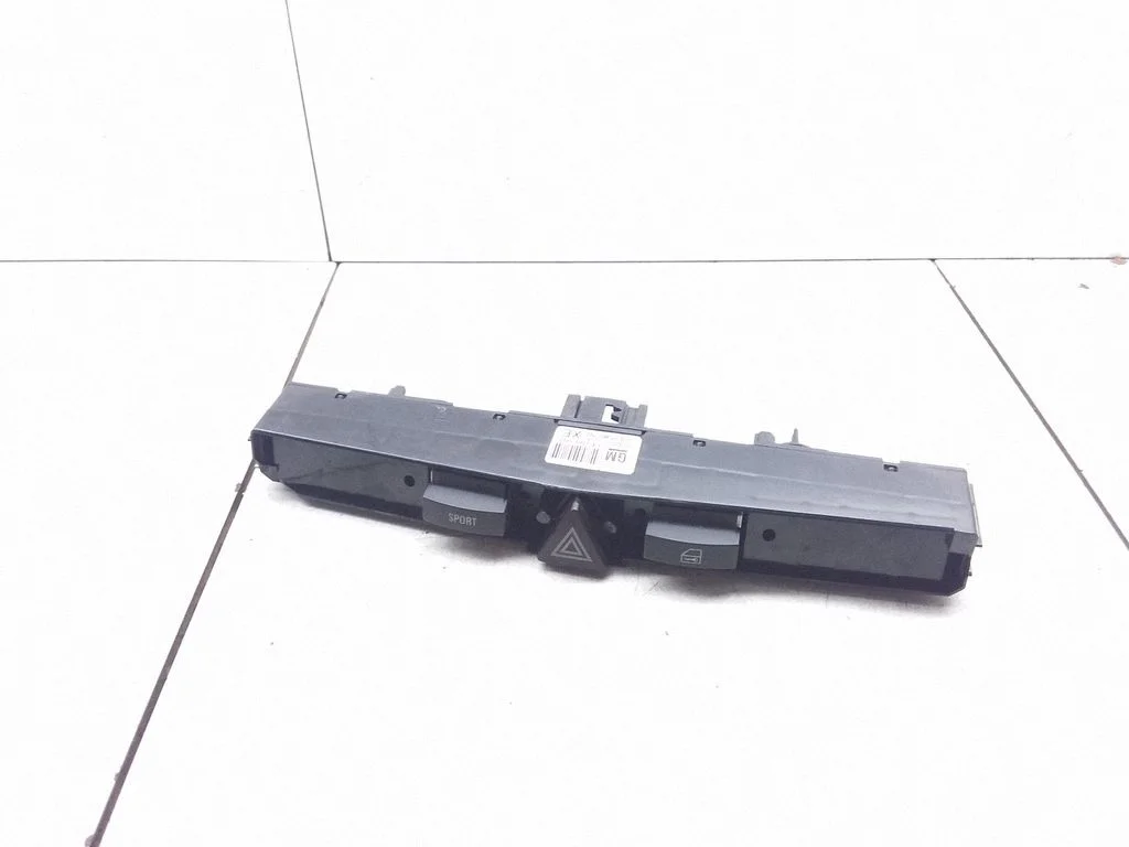 Hazard light switch – Opel Zafira B (2005-2014)