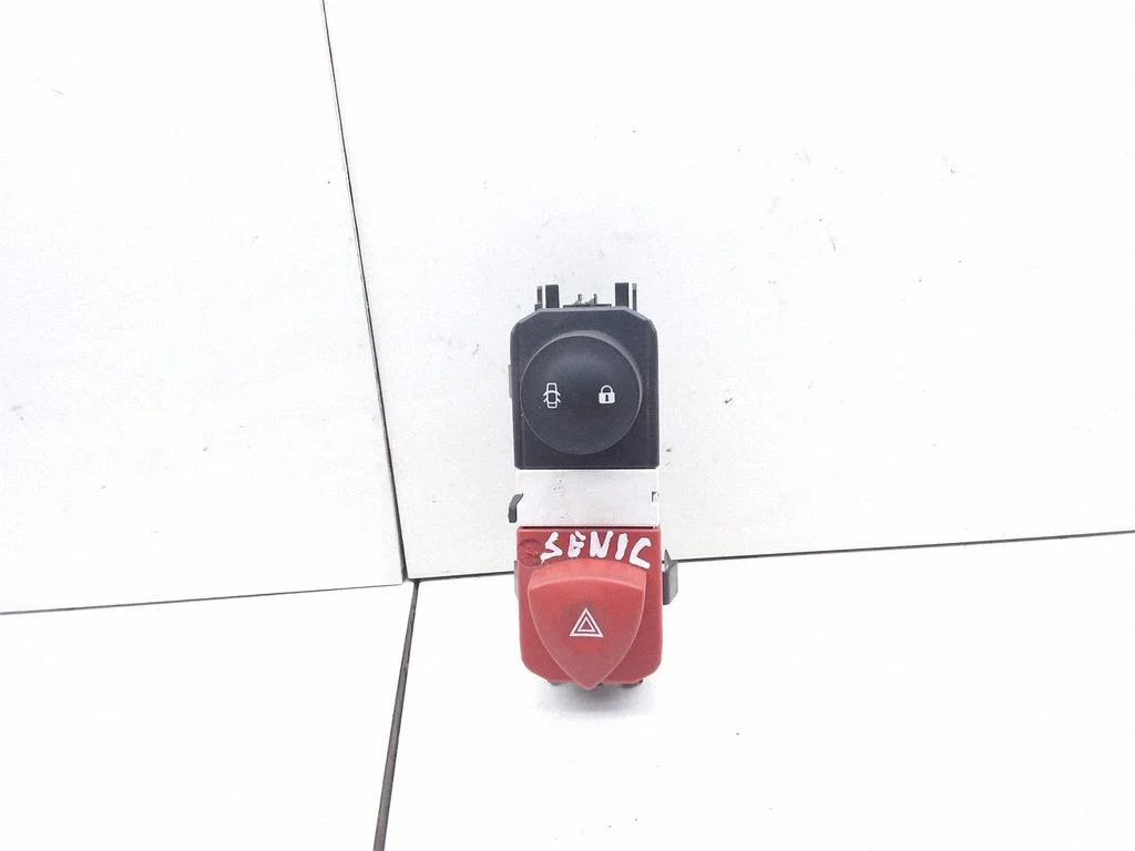 Hazard light switch – Renault Scenic II - Grand scenic II (2003-2006)