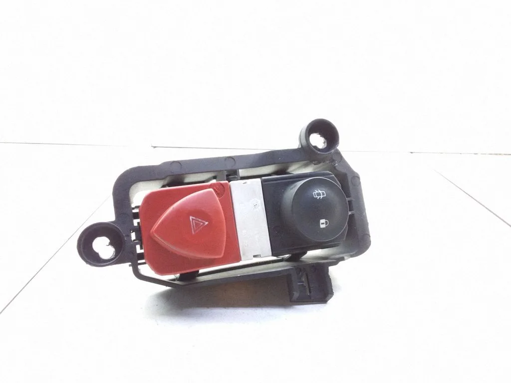 Hazard light switch – Renault Scenic II - Grand scenic II (2003-2006)