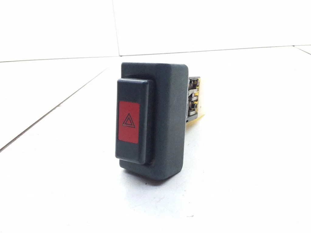 Hazard light switch 20176SAE – Toyota Celica T230 (1999-2006)