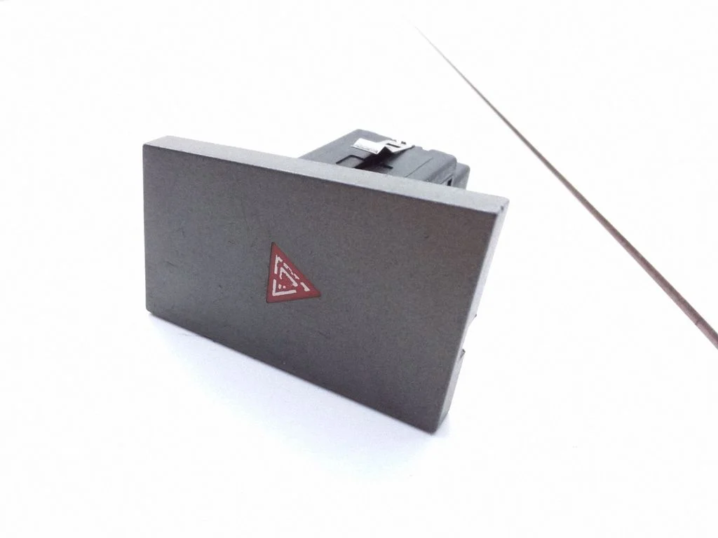 Hazard light switch – Opel Vectra C (2002-2005)