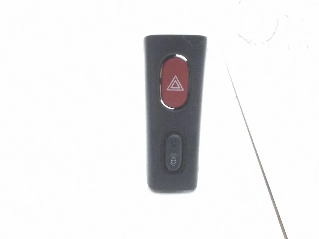 Hazard light switch – Renault Laguna I (1994-2000)