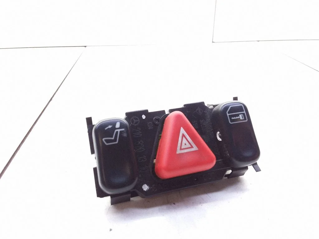 Hazard light switch – Mercedes-Benz E-Class W210 (1995-2002)