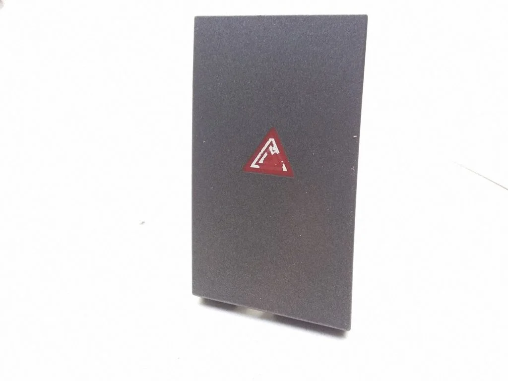 Hazard light switch 13138255