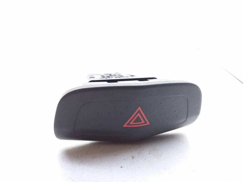 Hazard light switch – Nissan Primera (2002-2007)