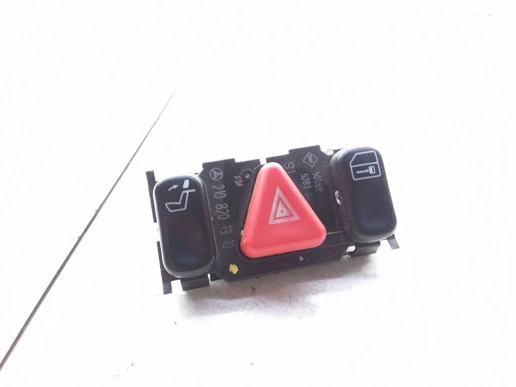 Hazard light switch – Mercedes-Benz E-Class W210 (1995-2002)