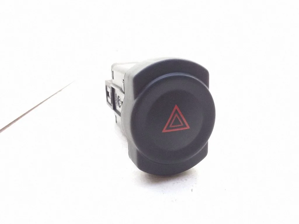 Hazard light switch – Renault Laguna III (2007-2015)
