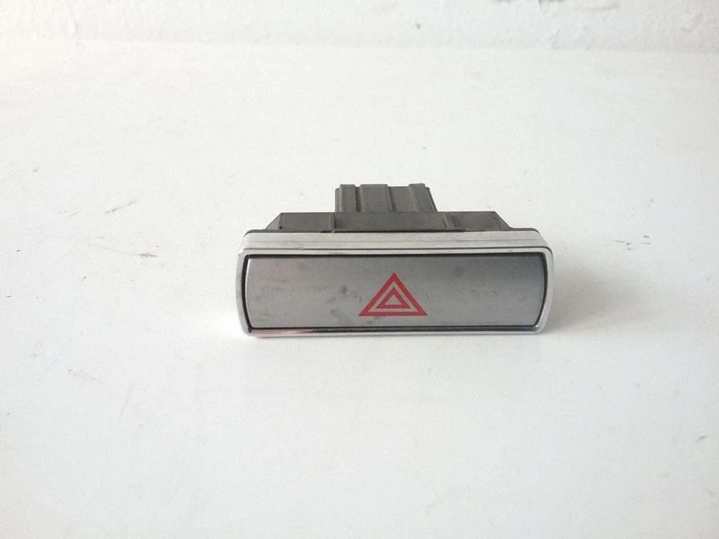Hazard light switch – Ford Mondeo Mk III (2000-2007)