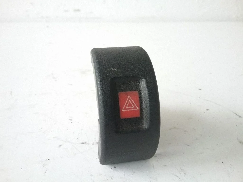 Avārijas gaismu slēdzis 09131728