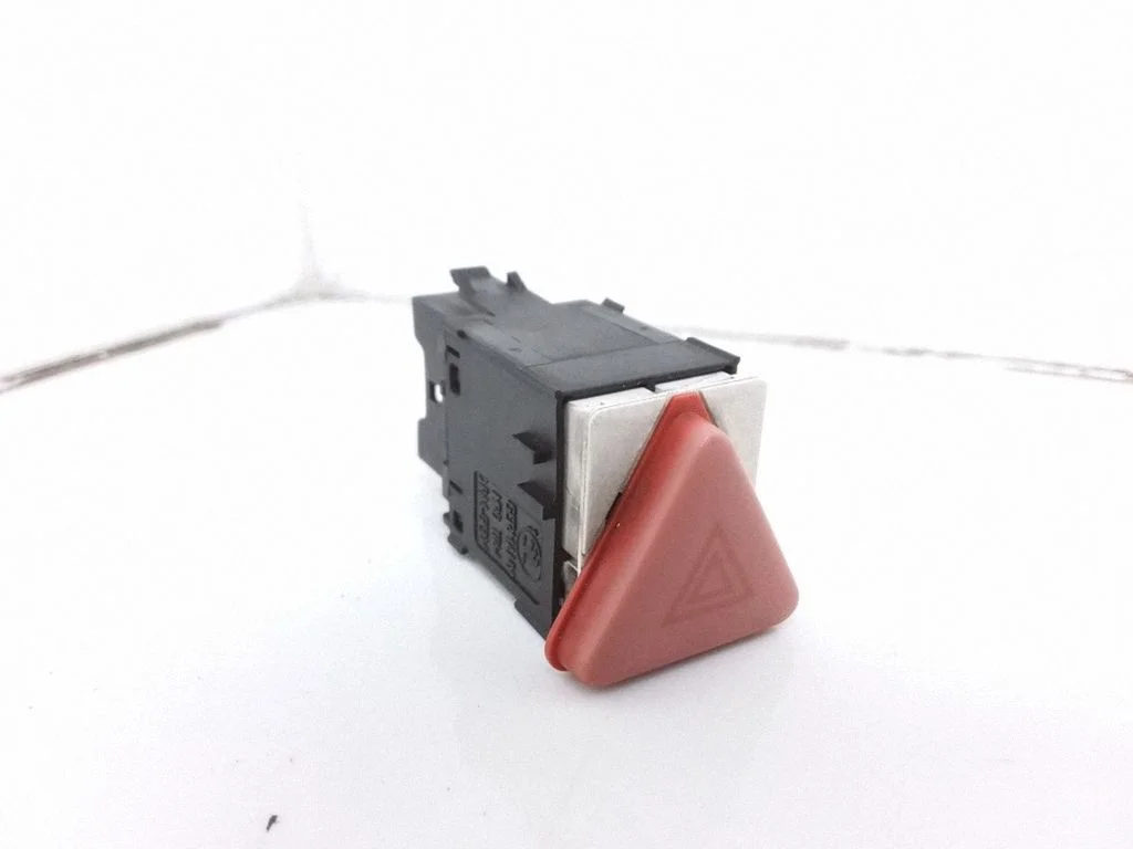 Hazard light switch – Skoda Fabia Mk1 (6Y) (1999-2007)
