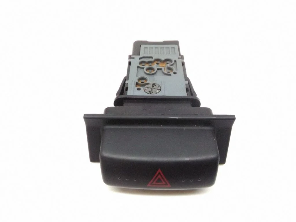 Hazard light switch LC62664H0 – Mazda MPV II LW (1999-2007)