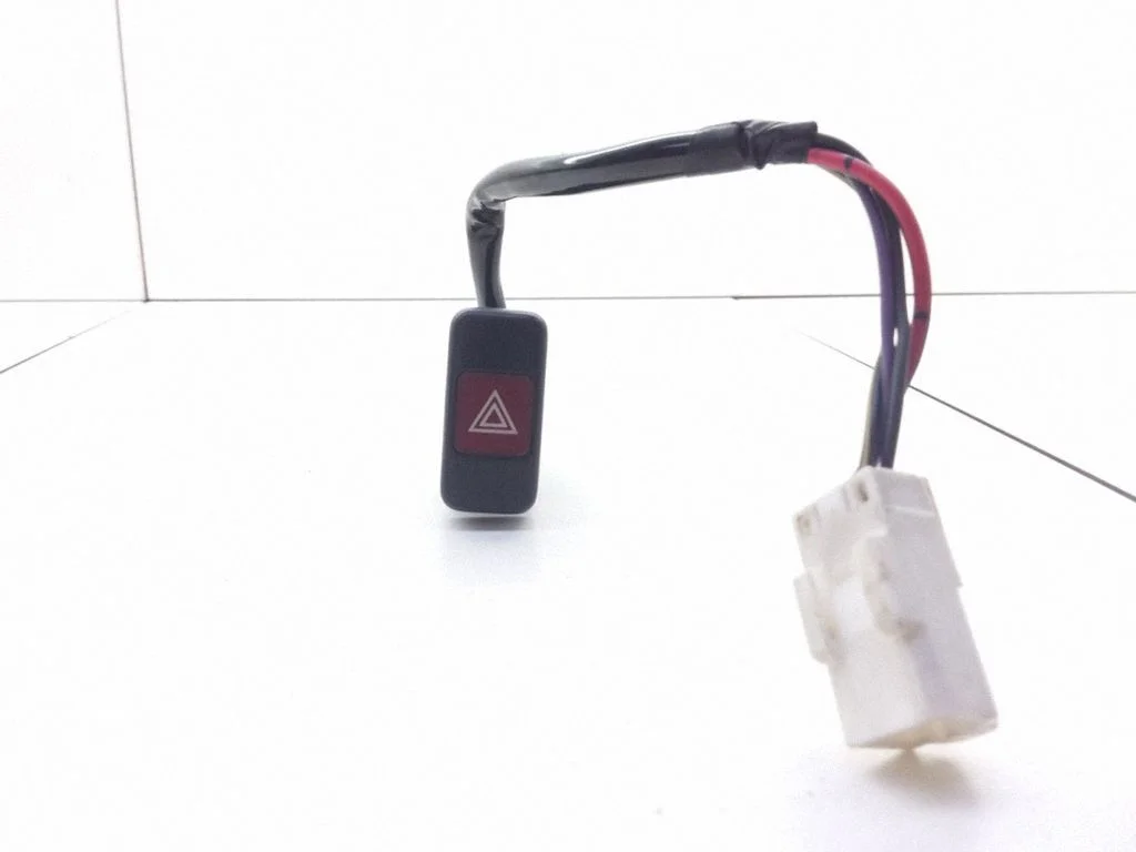 Hazard light switch 6866Q49