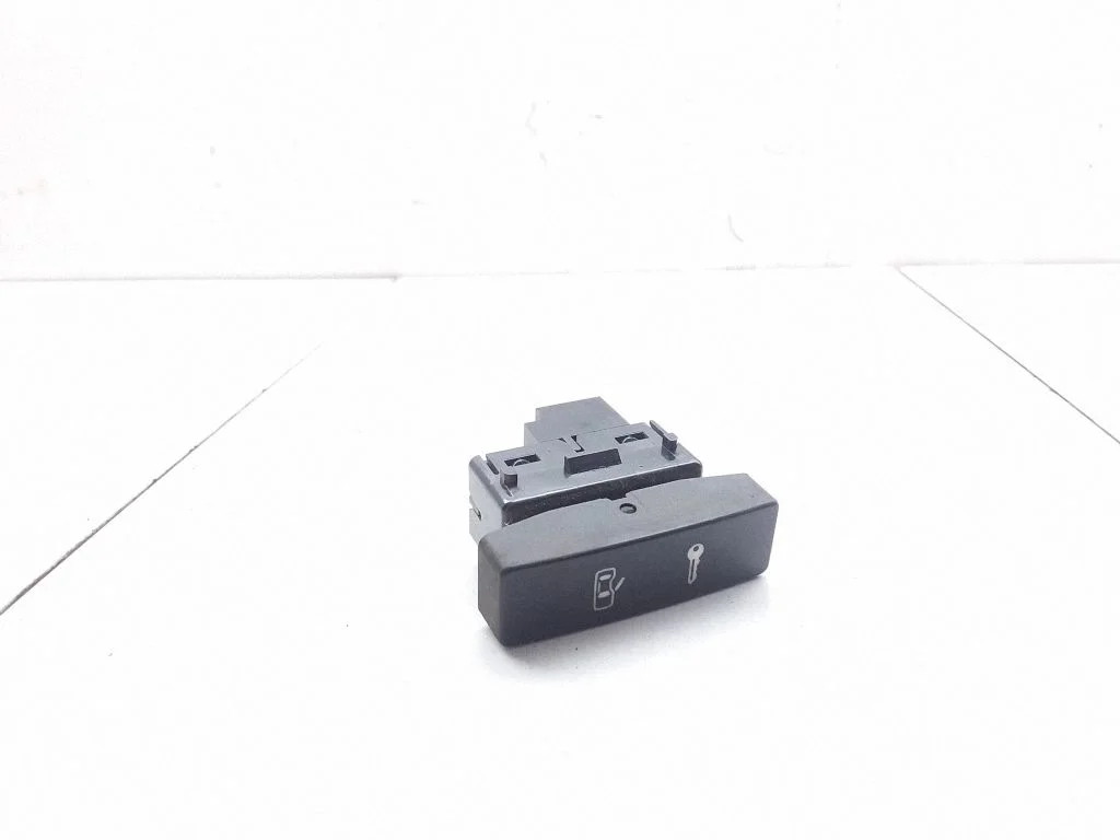 Central locking switch button – Volkswagen Touareg I (2002-2010)