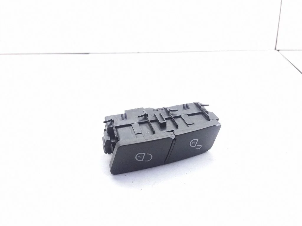 Central locking switch button – Mercedes-Benz C-Class AMG W204 (2007-2014)