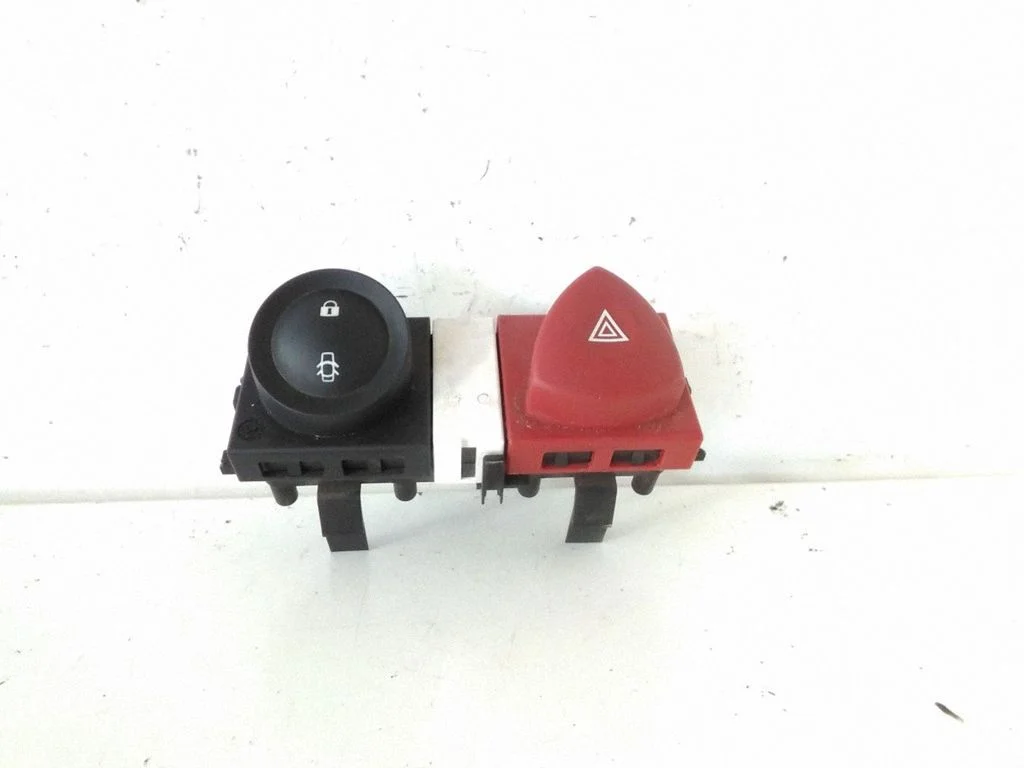 Hazard light switch 8200095493