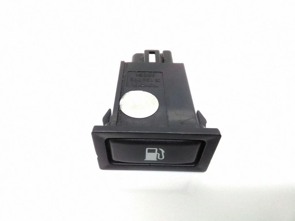 Fuel tank opening switch – Toyota Avensis T250 (2006-2009)