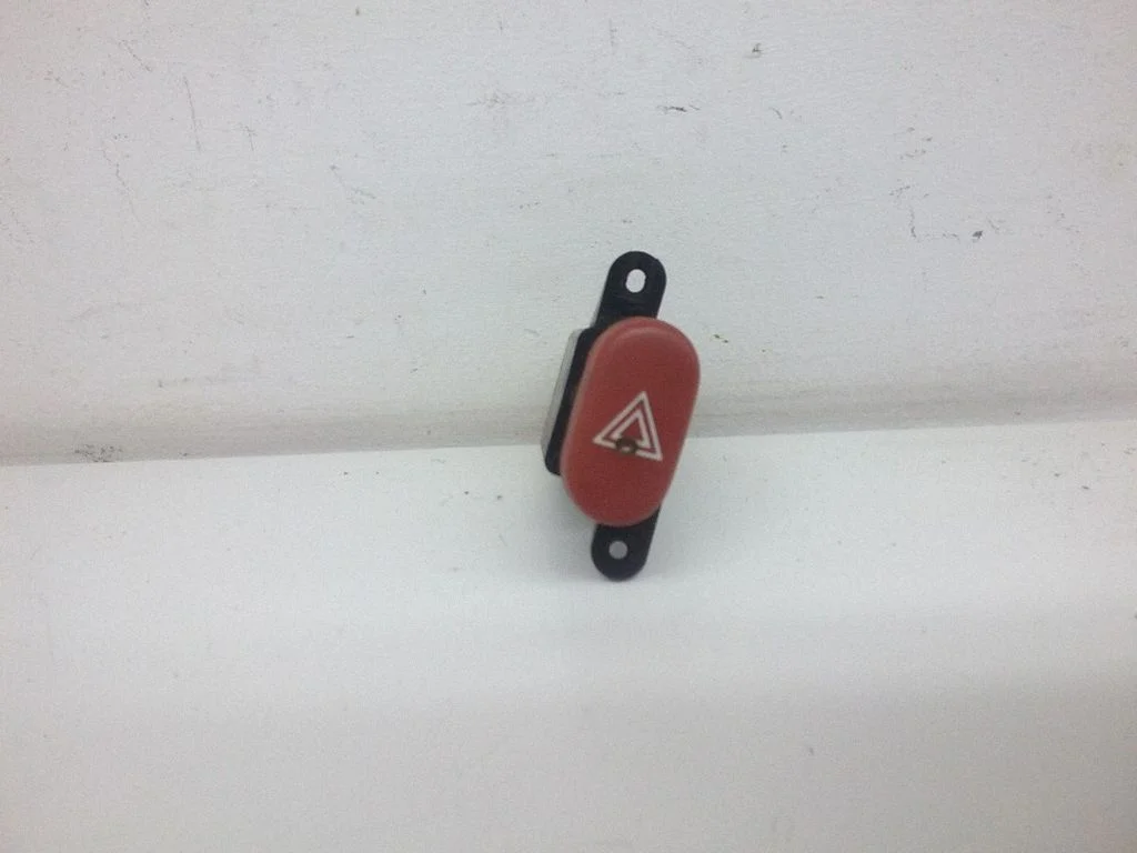Hazard light switch 822955