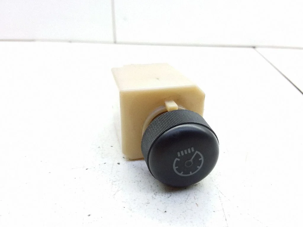Regulator podświetlenia deski rozdzielczej 2575Y07 – Toyota Picnic (1996-2001)