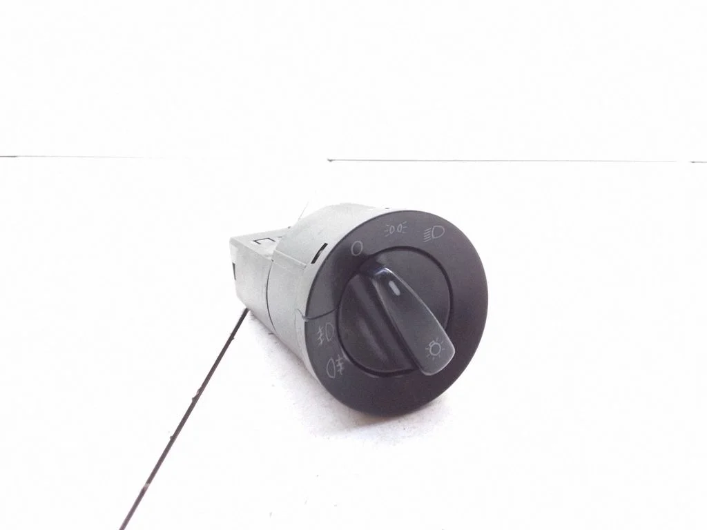 Gaismu slēdzis 1C0941531A