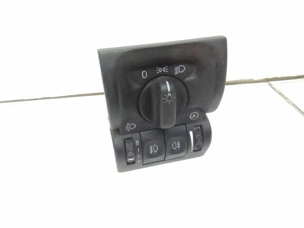 Light switch 90569814