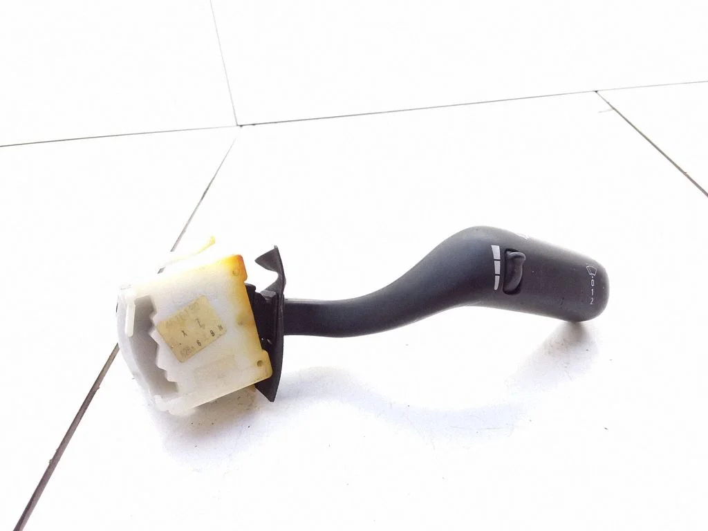 Wiper speed switch 4616132 – Saab 900 (1994-1998)