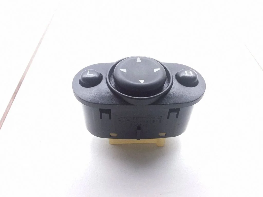 Wing mirror switch 04608505AB