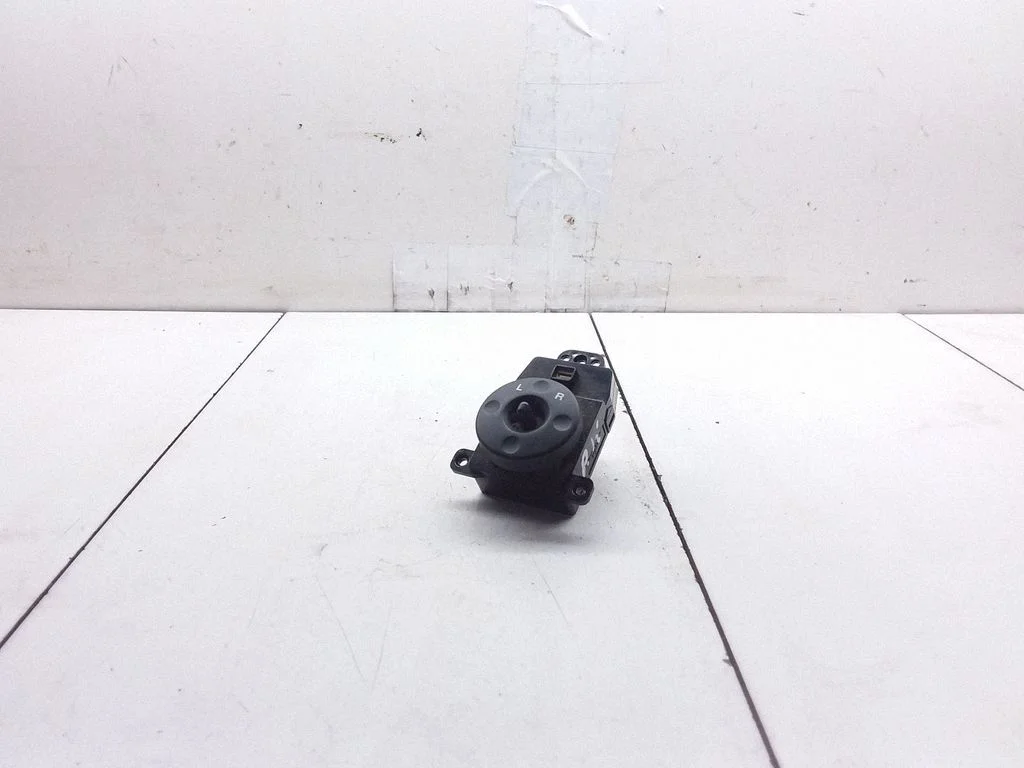 Wing mirror switch 202005084
