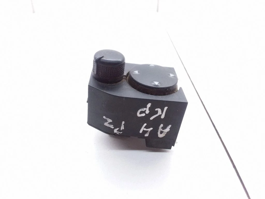 Küljepeeglite lüliti – Audi A4 S4 B5 8D (1994-1999)