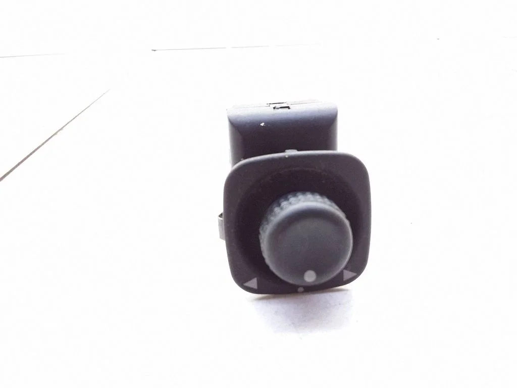 Wing mirror switch YL8414B003AAW
