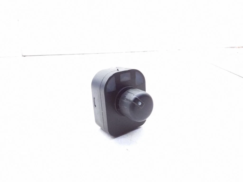 Wing mirror switch 8E0959565
