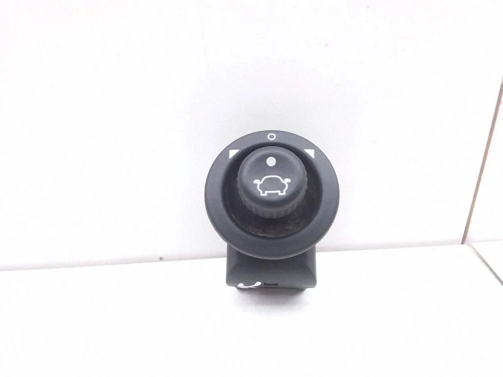Wing mirror switch 93BG17B676BB
