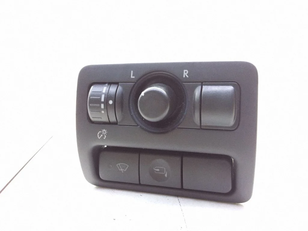 Wing mirror switch – Subaru Legacy (2007-2009)
