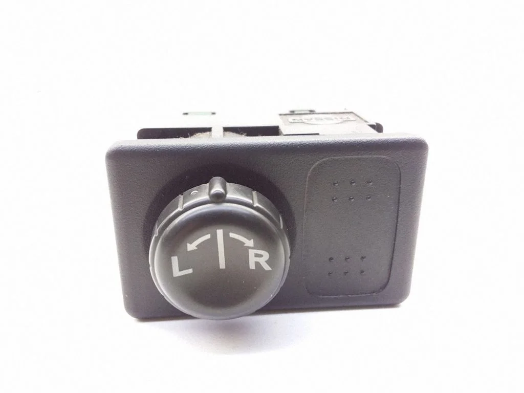 Wing mirror switch