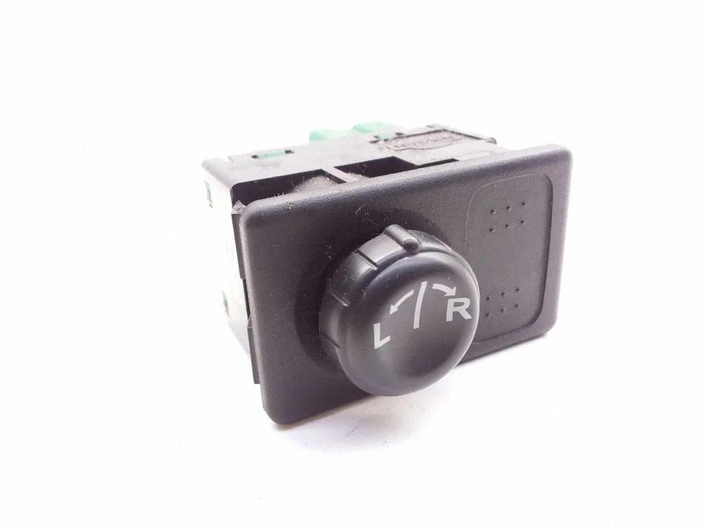 Wing mirror switch