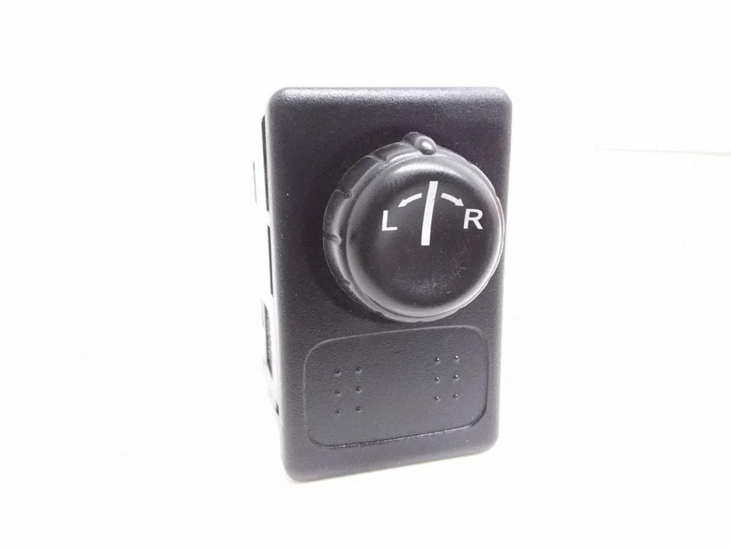 Wing mirror switch
