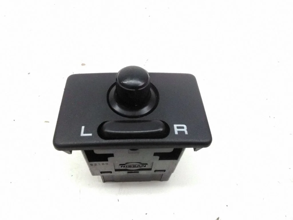 Wing mirror switch – Subaru Legacy (1990-1998)