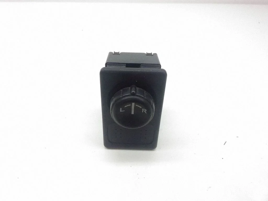 Wing mirror switch