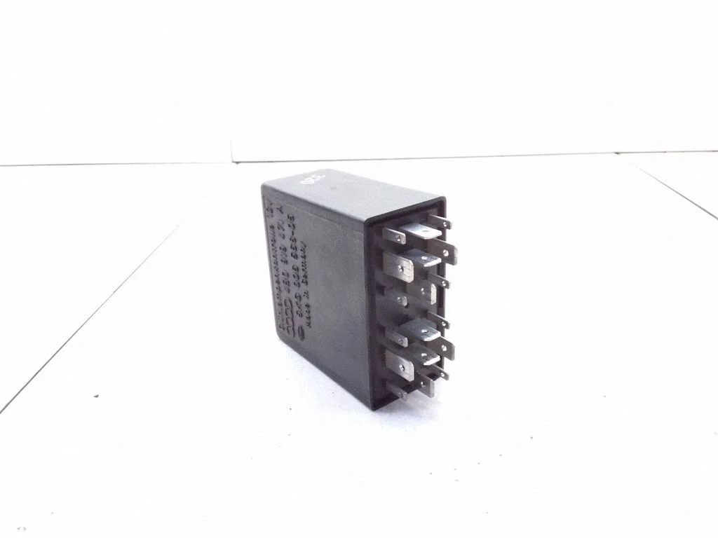 Hazard warning light relay – Audi A6 Allroad C5 (1999-2005)