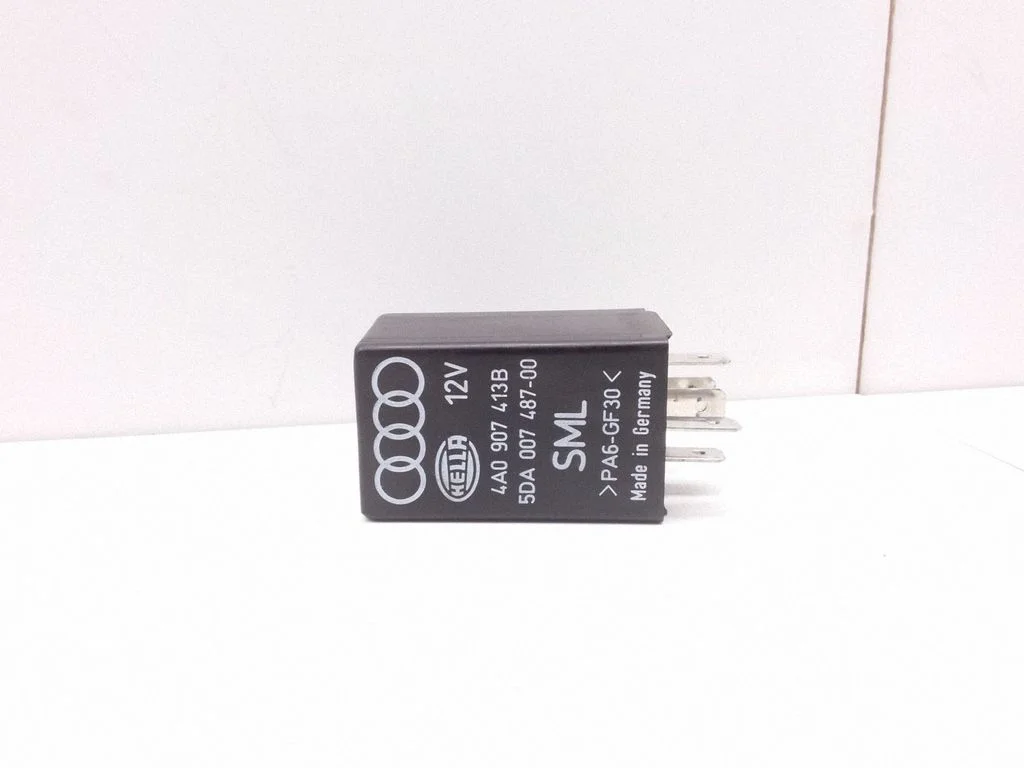 Avārijas gaismu relejs – Audi A6 S6 C4 4A (1994-1997)