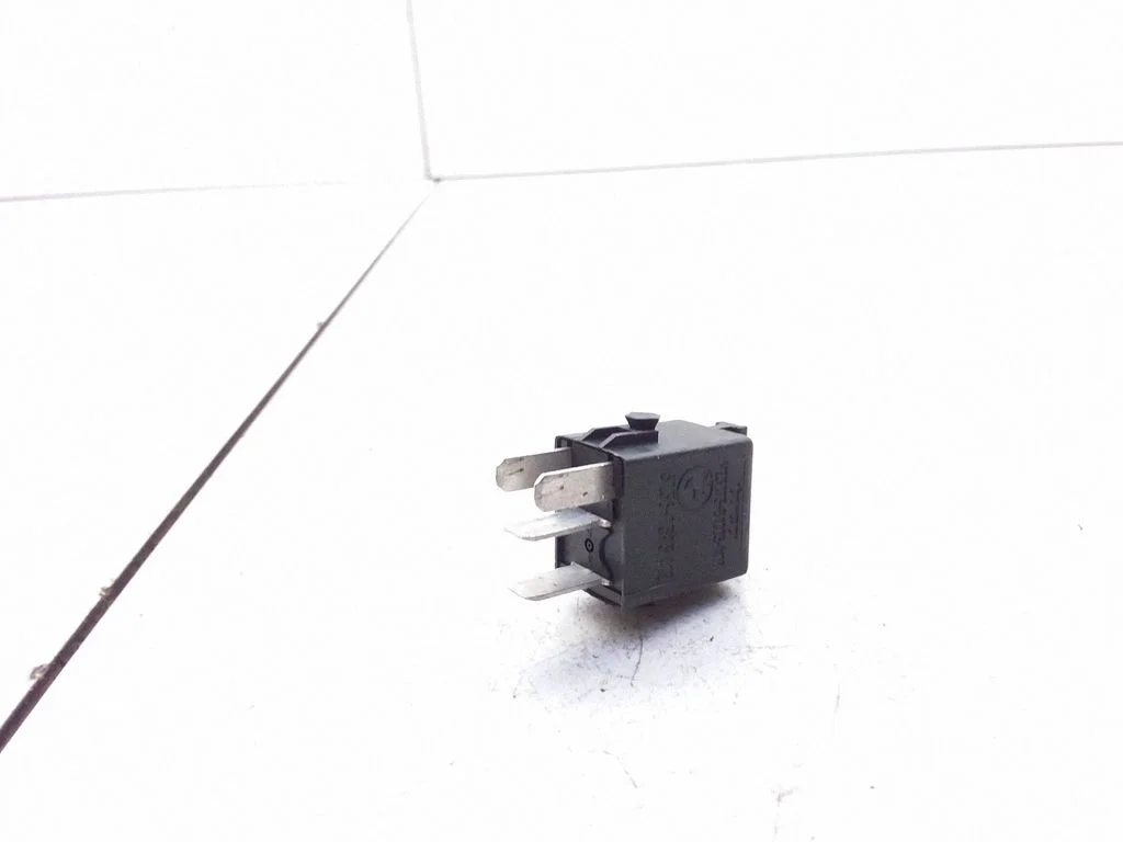 Hazard warning light relay – BMW 5 Series E39 (1996-2003)