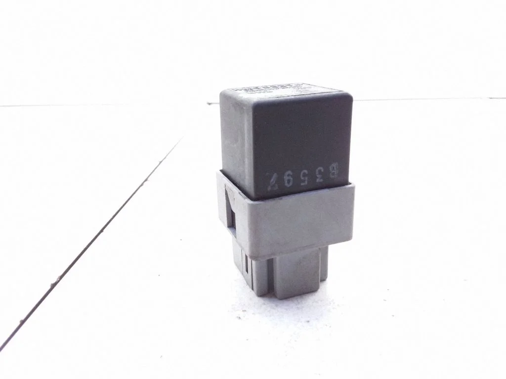 Hazard warning light relay – Volvo S40, V40 (1995-2004)
