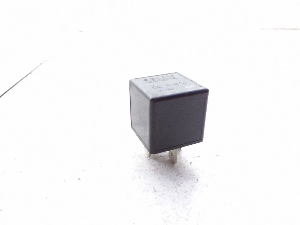 Hazard warning light relay – Opel Vectra B (1996-2002)