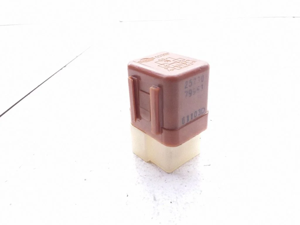 Hazard warning light relay – Nissan X-Trail T30 (2001-2007)