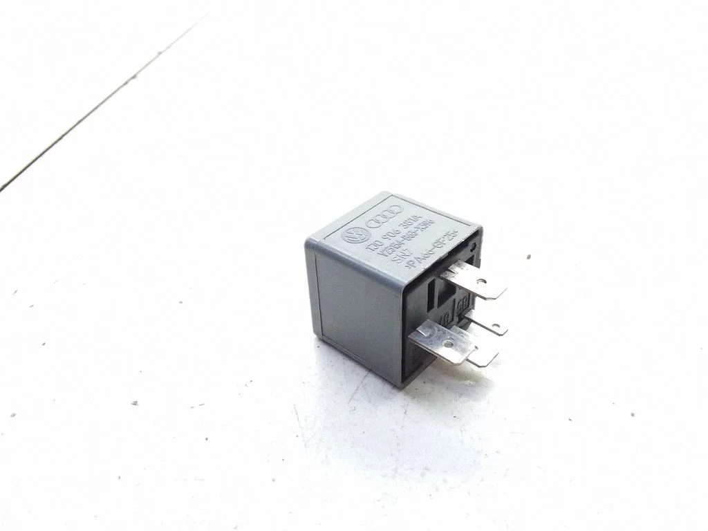 Hazard warning light relay 1J0906381B