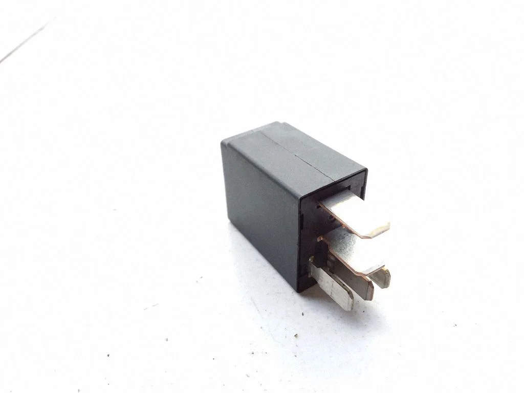 Hazard warning light relay F57B14B192AA
