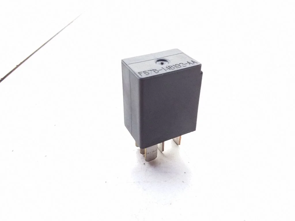 Hazard warning light relay F57B14B192AA