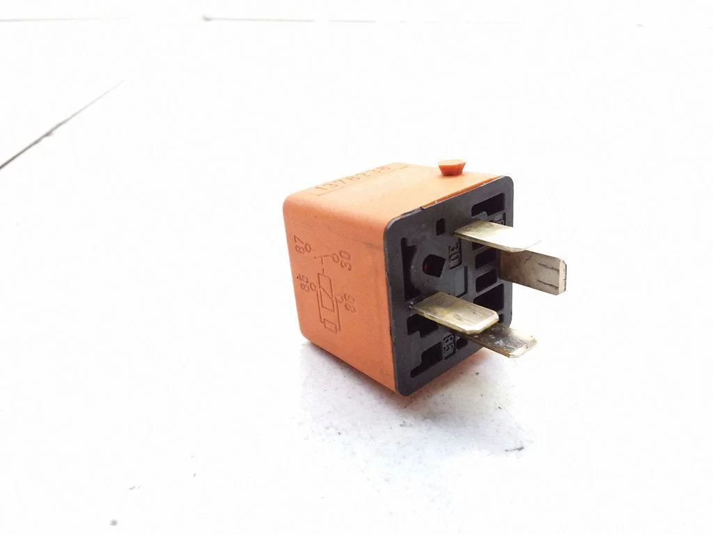 Hazard warning light relay 0332019456
